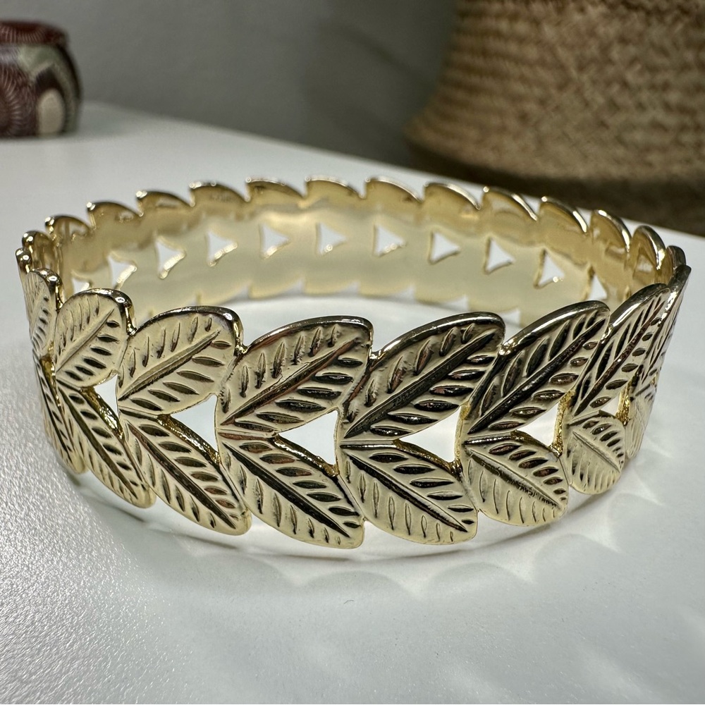 Kendra Scott Gold Leaf Bangle Bracelet, EUC
